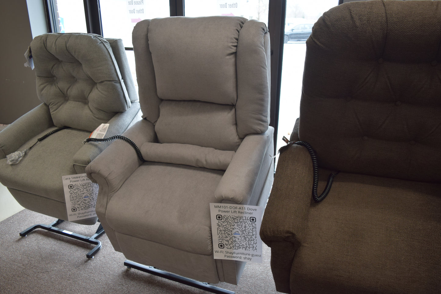 Mega Motion iNFI ATTAIN Dove Power Lift Recliner