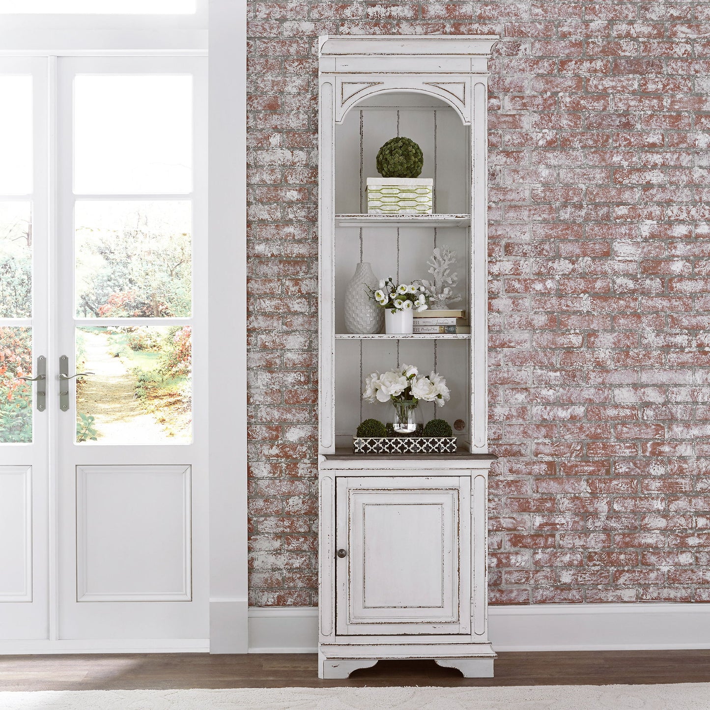 Magnolia Manor - Right Pier - White