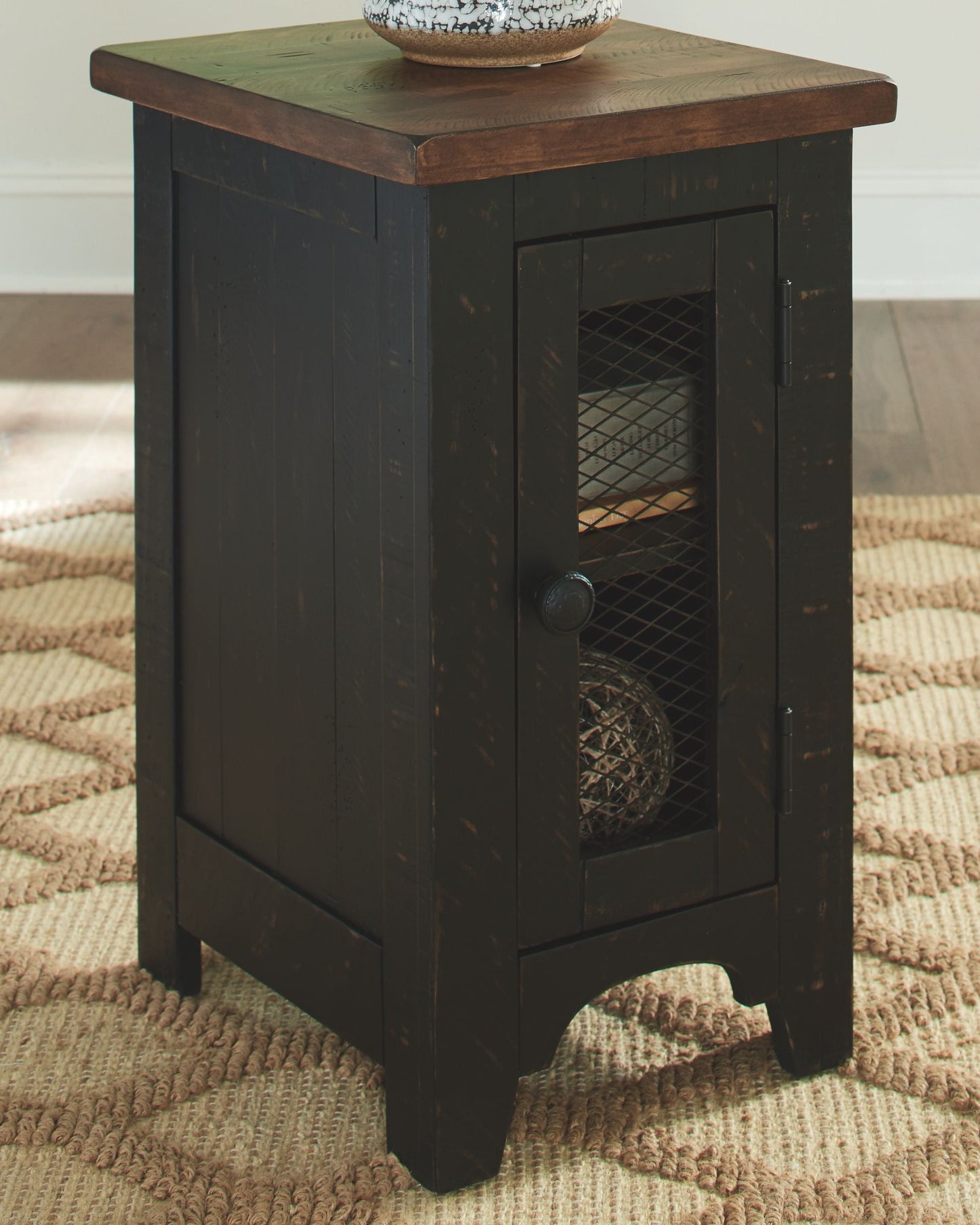 Valebeck Black / Brown - Chair Side End Table